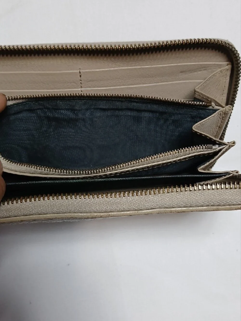 Gucci Diana Continental Beige Leather Zip-Around Wallet with Bamboo Accent